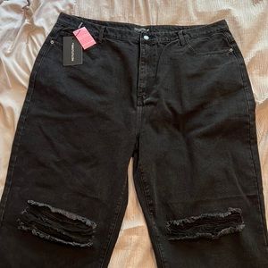 PRETTYLITTLETHING Plus Washed Black Knee Rip Mom Jeans. Size 20.